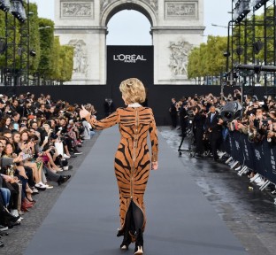 Chopard Lights Up the Champs-Elysées at L’Oréal’s Paris Runway Show